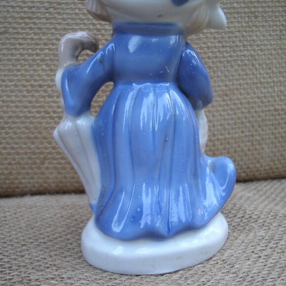 Vintage Girl in Coat KPM Porcelain Figurine - Picture 15 of 16